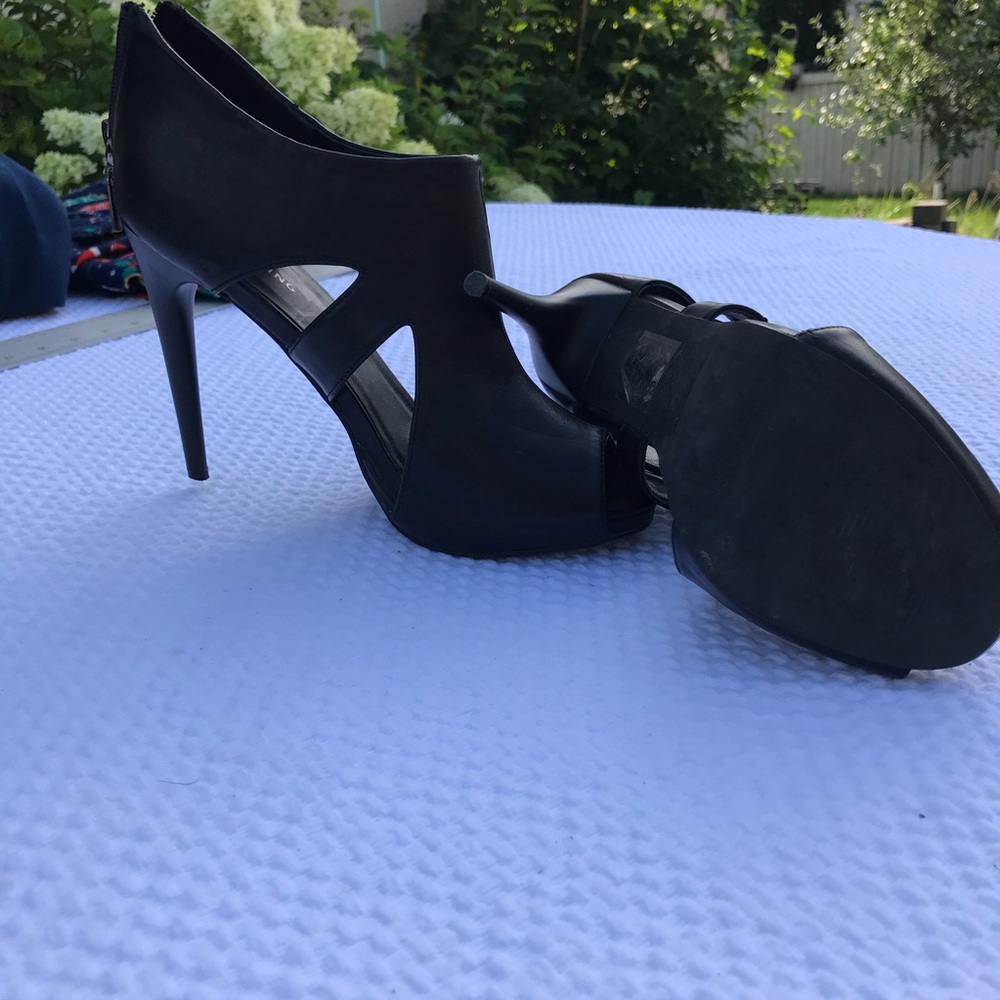Sexy Black Heels, Sz Unknown at this time
